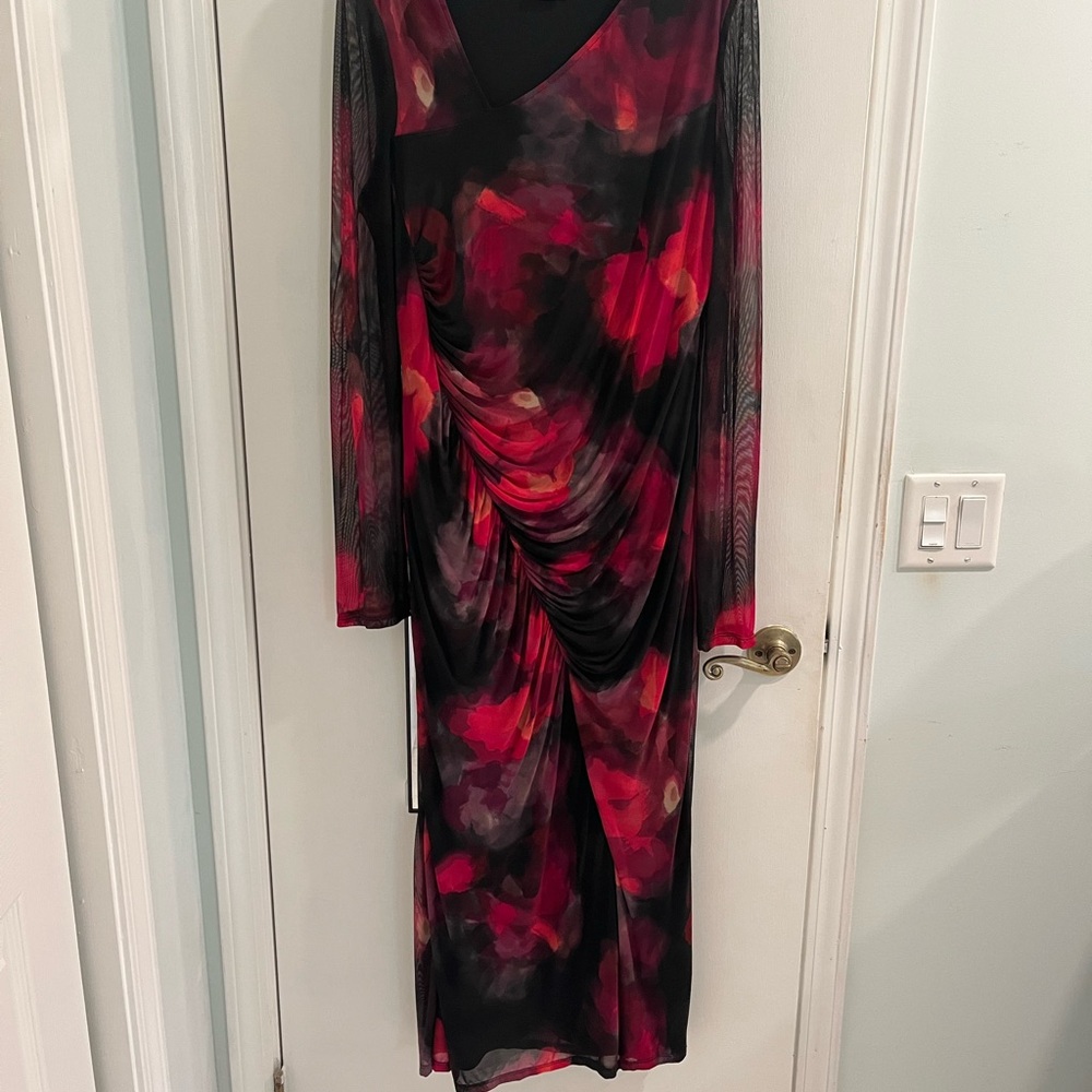 Chic Long Sleeve Floral Dress in Black and Red